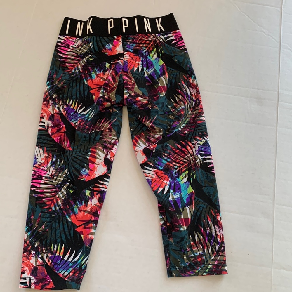 PINK Victoria’s Secret XS Capri Leggings - Picture 4 of 9